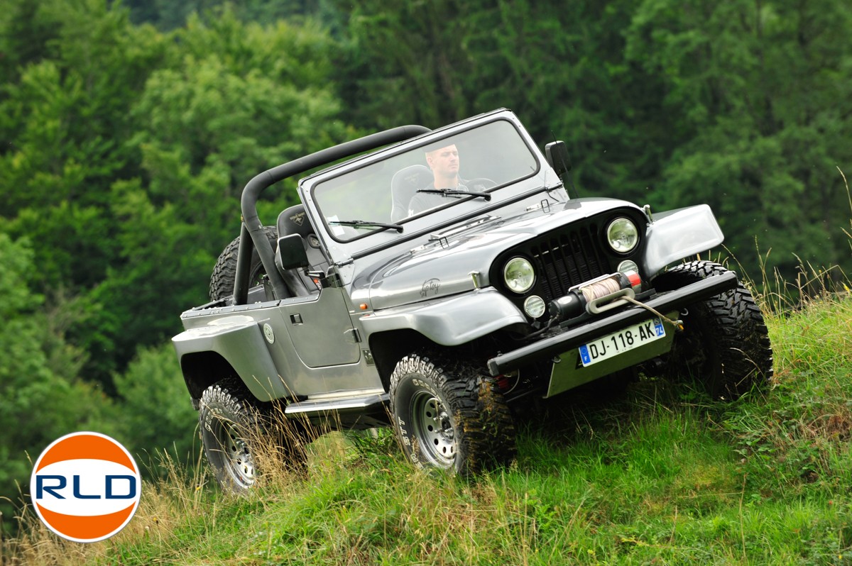 Jeep CJ7 moteur 4,6L V8 Rover